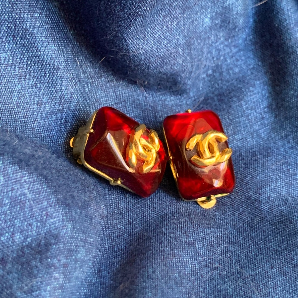 Chanel CC red gripoix clip earrings